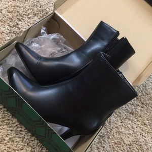 NWT Black Ankle Boots. Sz S (7-8)